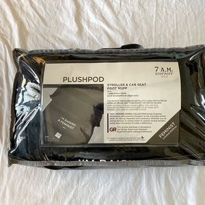 7 Am Enfant plush pod